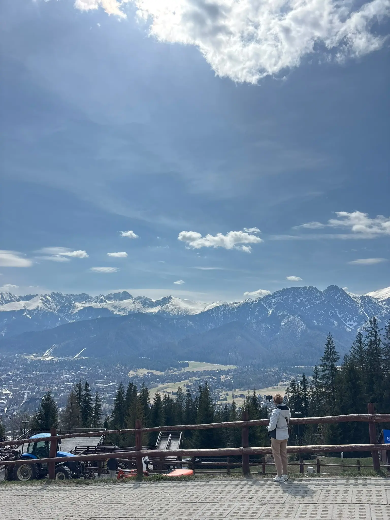 Los montes Tatra nevados vistos desde un mirador en Zakopane, Polonia
